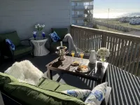 Expansive Ocean View: Private Balcony, Pool, Elevator & Executive Office - Wifi