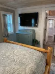 200 Ft. from the Lake! Includes kayak & 4 man Paddle Boat-Long term avail. - Hytter