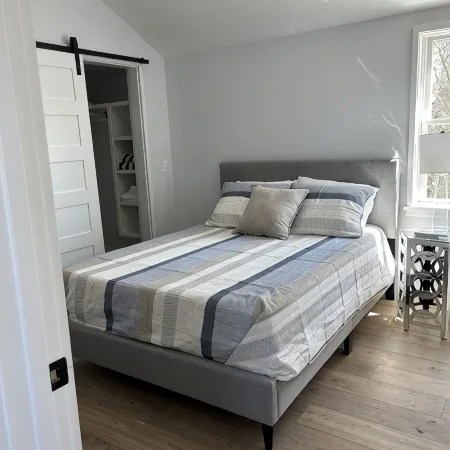 Brand New, Modern and Cozy 1 bedroom, 1 bath cottage! Secluded and convenient.