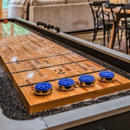 Luxury Private Indoor Pool, 4King Beds Games, Putt Putt  Outdoor Pool7Min to PF