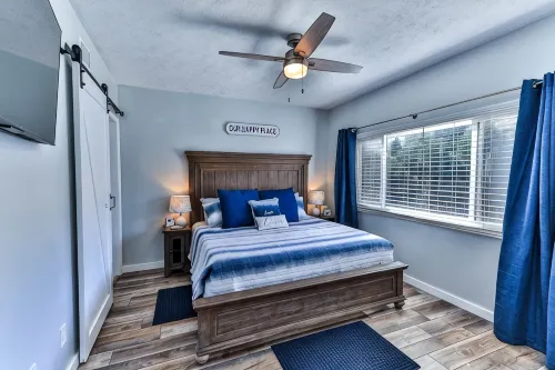 Waterfront Sleeps 6 w/private boat dock and heated pool. - Pools
