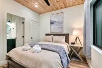 Fall Deals! Heated Pool, Hot Tub, Arcade, Shuffle Board, Board Games & More! - プライペートプール