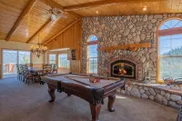 Valley View Cabin,Lake view, 6 bedrooms, Hot tub, walk distance to village - Wifi