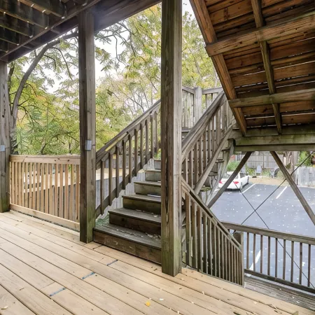 Newly Renovated 2BR Apartment w/ Free Parking in Downtown