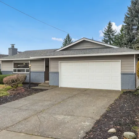 Cozy 3-bedroom house in peaceful Renton with WiFi, AC