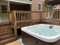 Roudy’s Retreat: Secluded Mountain Cabin with Hot Tub and Private Pond - 3-Star