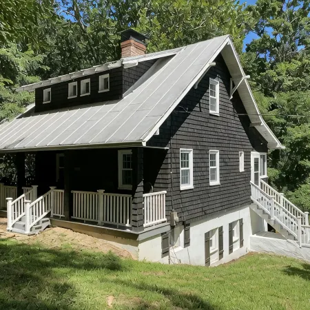 Beautiful historic 1916 Farmhouse and Country Home in the Blue Ridge Mountains