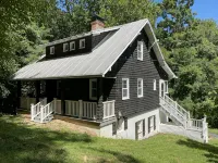Beautiful historic 1916 Farmhouse and Country Home in the Blue Ridge Mountains - 3-Star