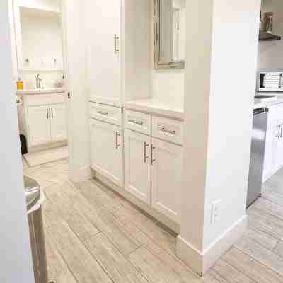 Stylish Private Guest Suite, central to it all! Others