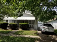 Relax Inn this Knotty & Nice entire Home - Wifi