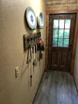 Historic Main St Wooded Bluff & Large Private Deck Luxury Lodging for Up to 6 - 4-Sterne