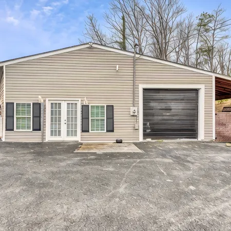 Beautiful Renovated Lake Cottage in SW County and only minutes from Downtown!