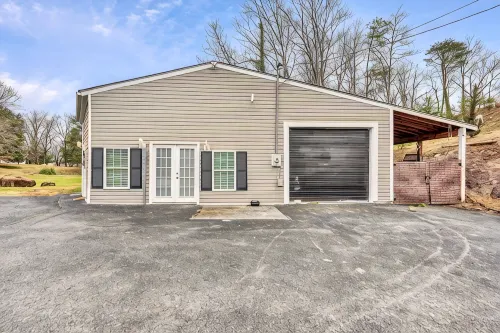 Beautiful Renovated Lake Cottage in SW County and only minutes from Downtown! - 3-Sterne