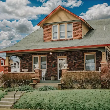 Vitality Retreat - 1 block from DT/riverfront/shops/bars