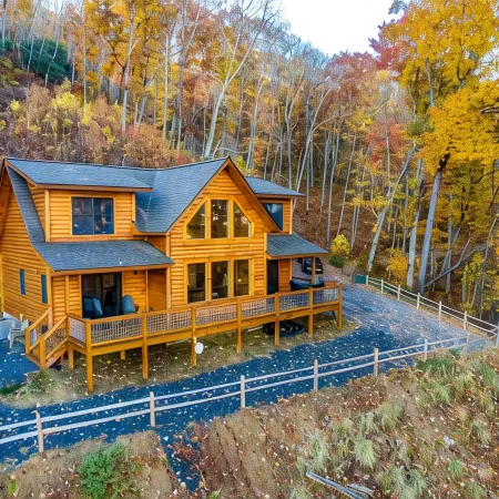 Secluded Luxury Cabin - Mountain Views, Fire Pit, Great Location! Sleeps 8.
