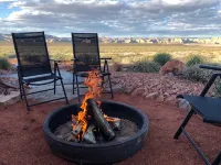 Luxury Near Lake Powell & Antelope Canyon: Hot Tub, Views & EV Charger - อ่างจากุชชี่