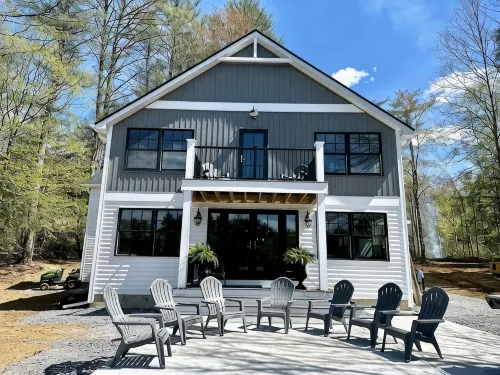 Peaceful Hudson River Waterfront Farmhouse Near Saratoga & Lake George - Homestays
