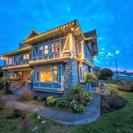 Dashwood Manor Seaside Bed & Breakfast
