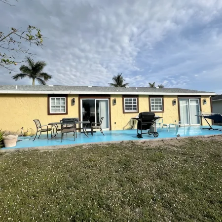 Island Cottage-Boat Ramp End of Street! Walk to Jug Creek Marina!