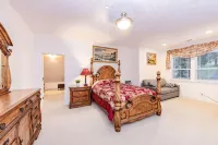 Huge Luxury Home with huge Deck near Powell Butte Park - Jacuzzi