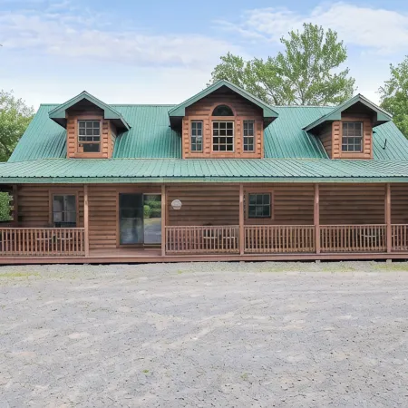 Family Cabin Near Lake Wallenpaupack-Hot Tub-Trails