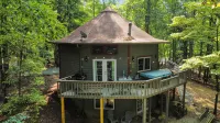 Large Octagon Cabin on Double Lot! Hot Tub, Fire place, Game room, Fire pit! - Alphydda