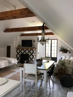 THE BARN ON PASCAL... A lovely circa 1900 refurbished barn. - 4-Star