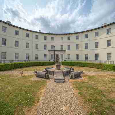 2 Bed Refurbished apartment/ Parking/ Pet Friendly Hotel Exterior