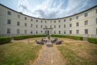 2 Bed Refurbished apartment/ Parking/ Pet Friendly - Hot Tub