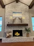 Poolside Bliss in Gulfport: Stylish 3Br Beachy Retreat Awaits - 4 ดาว