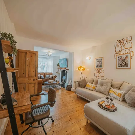 Cotswolds / 2BD / 1 Bath / Garden / City Centre