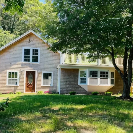 Charming, newly renovated house, a few steps from bike path.