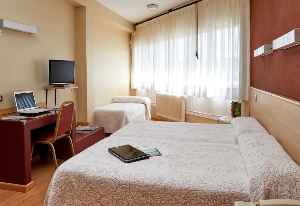 Hotel Alaiz - Housity