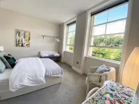 Spacious 2Bd Flat with Stunning Views Folkestone - 4-Star