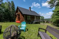 Rangeley 4-Season Retreat – Water and Sunset Views – Wood Stove – Game Room - Homestays