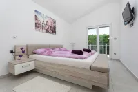 Villa Jelena | 4-Star Villa with Heated Pool, Privacy & Barbecue House - Wifi