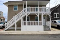 Updated & Charming w/ Private Porch -n- Parking [1215-1] - 3 stjerner