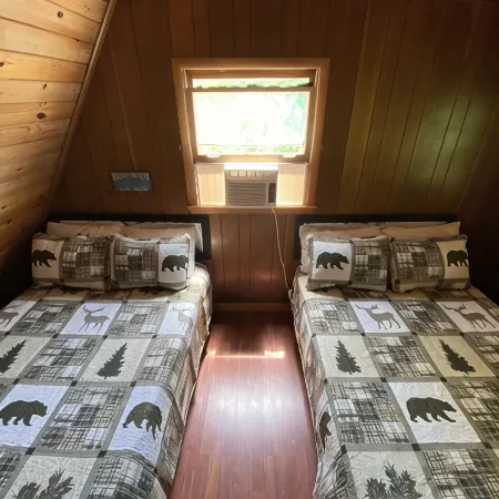 Rustic Chic Getaway in Norris Lake's Big Creek Area. Pet-Friendly!