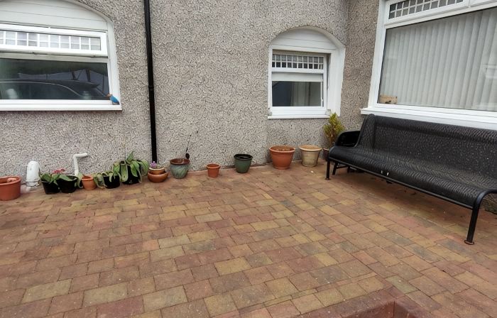 OLD SMIDDY APARTMENT, BALLOCH, LOCH LOMOND SLEEPS 3 IN FAMILY ROOM