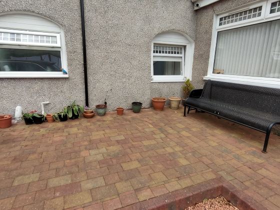 OLD SMIDDY APARTMENT, BALLOCH, LOCH LOMOND SLEEPS 3 IN FAMILY ROOM
