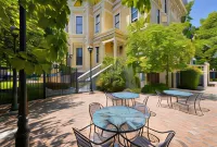 HI Sacramento Hostel - parking
