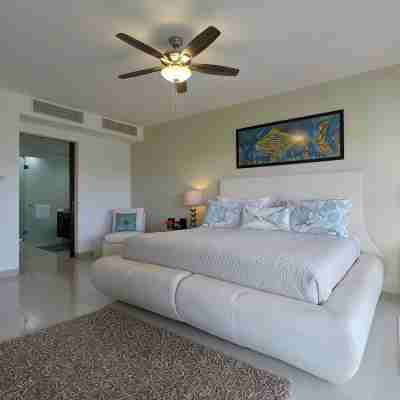 Gorgeous Condo on Beach Front Mareazul Development. Amazing Amenities and Views Rooms