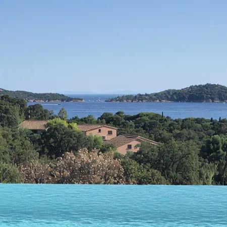10mn beach, Standing Villa, top sea view, fiber internet, heated pool, jacuzzi