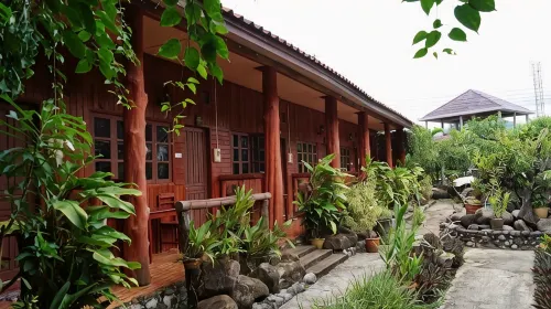Vang Vieng Garden Bungalow - С бассейном