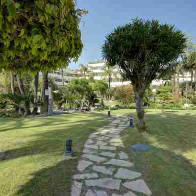 Luxury Beachfront Apt with Private Garden & Pool Hotel Exterior