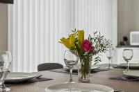 Contemporary 3-Bed House - Parking - By Tempstay - 2 stelle