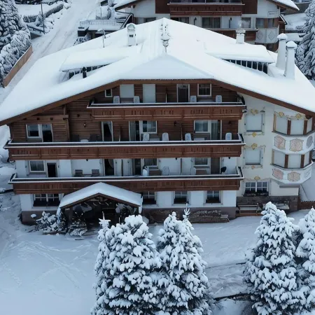 Hotel Garni Concordia - Dolomites Home