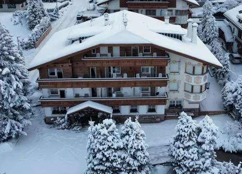 Hotel Garni Concordia - Dolomites Home - 3 stjerner