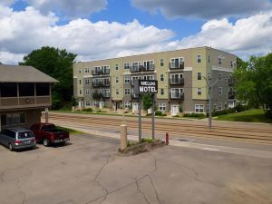 Snelling Motor Inn