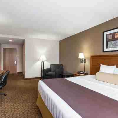 Days Inn & Suites by Wyndham Fort Pierce I-95 Rooms